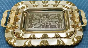 Con asas ornamentadas, hermosa bandeja de servir de metal dorado se convierte en una herramienta funcional y un conjunto decorativo de 2 piezas. - Product Image 5