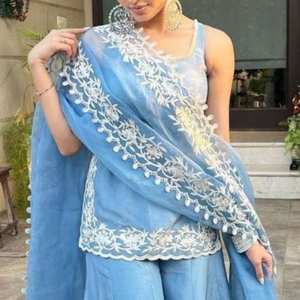 Costume Sharara de style pakistanais avec broderie lourde et travail de pierre Costume Gharara de créateur pakistanais avec robe Dupatta - Product Image 5