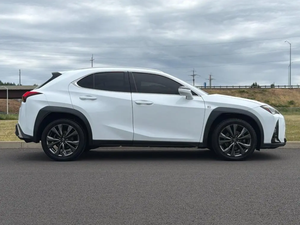 รถยนต์ SUV รุ่น UX200 F-Sport ปี 2019 มือสองสำหรับขาย - Product Image 2