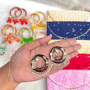 Pochette brodée traditionnelle pour femmes avec boucle d'oreille Meena et bracelet en perles Combo accessoire de faveurs de fête de mariage - Product Image 1