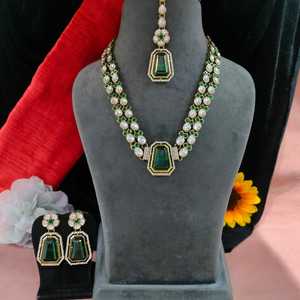 Conjunto de collar largo de piedra Kundan con Maang Tikka para mujer, metales no preciosos respetuosos con el medio ambiente, ligeros y cómodos - Product Image 6