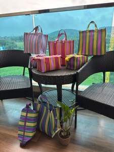 Fantaisie grandes pochettes cosmétiques étui mode recyclé plastique polypropylène Nylon sac pochette ensemble écologique fabriqués à la main sacs - Product Image 4