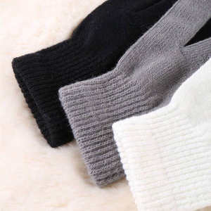 Gants d'hiver en tricot modernes avec chaleur thermique, poignets côtelés durables, doublure douce et confortable et design élégant pour les vêtements de mode - Product Image 6