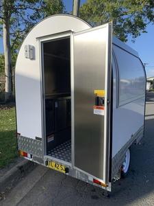 Remolque de Comida Rápida de Acero Inoxidable Premium 3.0 para Venta Minorista de Aperitivos, Dulces, Papas Fritas y Hot Dogs, Usado - Product Image 3