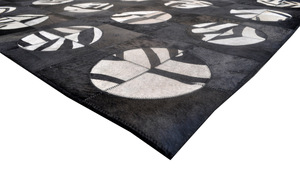 Alfombra de Cuero Vacuno Bordada a Mano, Elegante, Moderna y de Lujo, Resistente al Fuego, Ecológica, Apta para Mascotas, Antimicrobiana y Antideslizante - Product Image 2