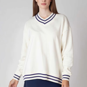 Sweat-shirt à col montant en coton doux tissé pour femme, couleur personnalisée, style boxy, imprimé bouffant, pour l'hiver - Product Image 4