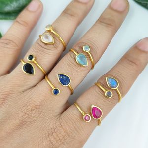 Anillo Apilable Original de Plata de Ley Chapado en Oro con Engaste de Moissanita - Product Image 3