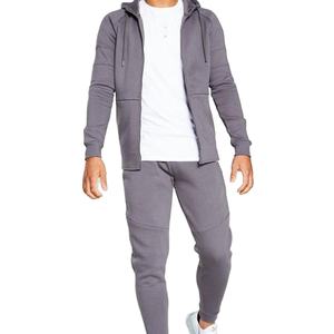 Survêtement confortable pour homme, idéal pour le sport, le fitness et un style de vie décontracté, avec tissu respirant, coupe ajustée et un look athlétique épuré. - Product Image 1
