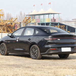 El Denza Seal 05DM-i Edición ZhiXiang 2025 (55KM Luxury) es un Vehículo Eléctrico Híbrido Enchufable (PHEV) Compacto. - Product Image 1