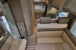 Autocaravana Blanca 4x4 Todoterreno, con Aire Acondicionado, Construcción de Acero, Un Dormitorio, Horno, Diseño de Lujo, para 4-6 Personas, Euro 5 - Product Image 6