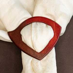 Anillos para bufanda de madera hechos a mano, elegantes, ecológicos y con estilo, perfectos para añadir encanto a cualquier atuendo. - Product Image 2