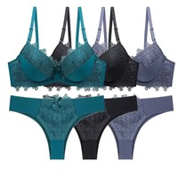 Ensemble brassière et culotte deux pièces pour femmes avec un matériau respirant en dentelle douce, parfait pour l'été et l'intérieur
