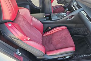 Lexus LC 500 2018 Usado, Motor V8 de 5.0 Litros, Interior Rojo Rioja, Mayormente sin Modificaciones - Product Image 5