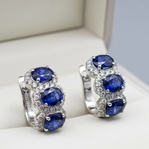 Boucles d'oreilles classiques King O King en or blanc 18 carats, saphir bleu en forme de boule, diamant véritable, cadeau de fiançailles, de mariage ou d'anniversaire - Product Image 1