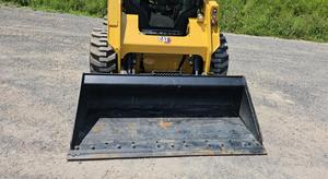 Livraison gratuite Chargeuse sur pneus CATERPILLAR 236D3 avec cabine EROPS, chauffage et climatisation. Accouplement rapide. Chargeur sur pneus auxiliaire hydraulique - Product Image 5