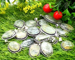 Collier Vintage en laiton pour femmes Prehnite Gemstone Hot Trending Fashion Pendentif pour les fêtes Assortiment de pierres naturelles Christian - Product Image 1