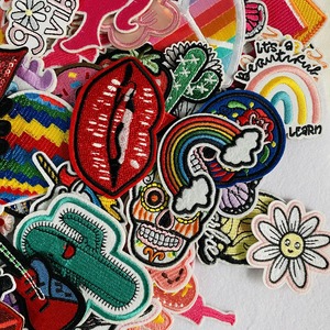 Parches bordados personalizados de alta calidad marca Iron On diseño colorido para camiseta y sombrero coser parches bordados en blanco a granel - Product Image 4