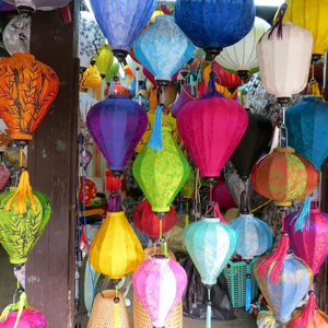 Elegante linterna de seda hecha a mano Vietnam auténtica decorativa elegante linterna de seda hecha a mano perfecta para cafés y tiendas - Product Image 1