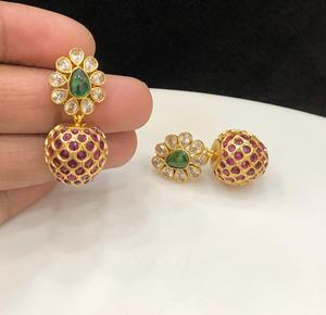 Magnifiques boucles d'oreilles plaquées or de qualité supérieure, aspect traditionnel, pierres CZ, collection pour mariage et fêtes, pour femmes et filles - Product Image 2