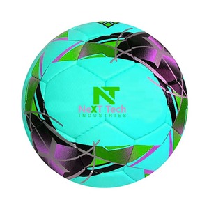 Balón de entrenamiento de fútbol de Next Tech Industries, material de PU para fines de entrenamiento con diseño personalizado y logotipo personalizado - Product Image 2