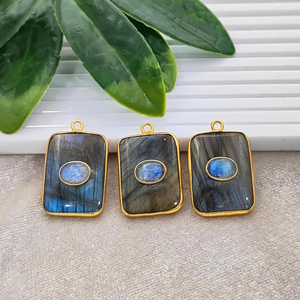 Colgante de bisel con forma de rectángulo de piedras preciosas, rebanada de piedras preciosas naturales, abalorios de bisel de plata 925 chapados en oro, colgantes de piedra doble hechos a mano - Product Image 3