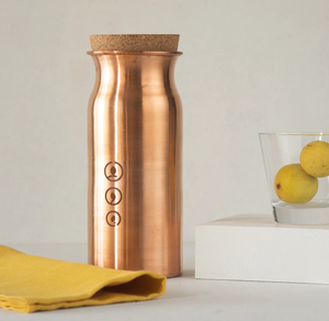 Bouteille Aqua de table Une bouteille d'eau en cuivre facile à saisir et à siroter pour la table de travail - Product Image 4