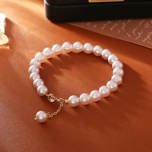 เจลิยา ไทม์เลส เอลเลแกนซ์สร้อยข้อมือมุกโทนสีทองคลาสสิก - Product Image 3