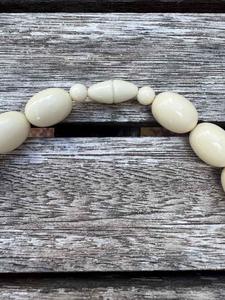 สร้อยคอเรซิ่น เครื่องประดับที่โดดเด่นและสะดุดตาสำหรับผู้แสวงหาแฟชั่นสมัยใหม่ คุณภาพสูง - Product Image 2