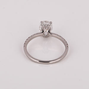 Dazzling Perfection Bague de fiançailles en diamant de laboratoire taillé ovale personnalisé Glamour Sterling Silver Gold Anniversary Gift IGI - Product Image 5