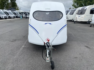 Achetez une caravane de luxe bien construite pour les voyages en famille et le camping, conforme aux normes de sécurité avancées, offrant confort et commodité, à vendre. - Product Image 2