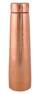 Bouteille d'eau faite à la main en cuivre pur 100% de 32oz 950ml de style indien avec sac de transport en toile verres en plastique - Product Image 2