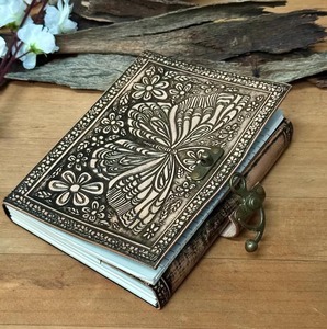 Journal en cuir A5 papillon 240 feuilles de papier fermoir en laiton c journal en cuir cousu main | design gaufré exclusif - Product Image 4