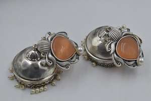 Venta caliente diseñador plata aspecto igual piedra peso ligero Stud Jhumka pendiente joyería para niñas y mujeres - Product Image 2