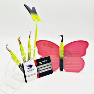 ชุดแหนบสำหรับขนตาสีเขียว/ดำพร้อมที่หนีบขนตารูปทรงผีเสื้อทำจากสแตนเลสสีล้วนแบบยั่งยืน - Product Image 1