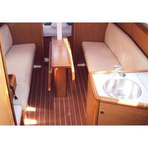 Lancha Cabinada Jeanneau Sun Odyssey 32i con Dimensiones de 9.6m X 3.3m y Motor de 21PS/15kW - Product Image 2