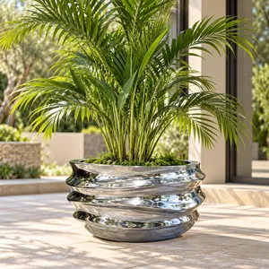 Jardinière Fida Wavy Low en fibre de verre - Product Image 4
