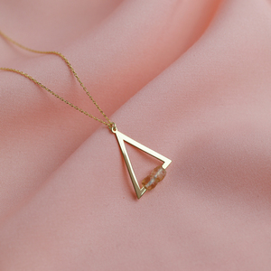 Collier à breloque tendance en argent sterling 925 plaqué rhodium, orné de perles triangulaires simples, fait main en Turquie, vente en gros - Product Image 2