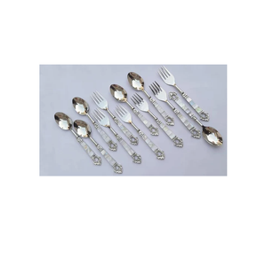 Ensemble de couverts fourchette et couteau à beurre en acier inoxydable personnalisés avec poignées en nacre pour la maison et les hôtels - Product Image 2