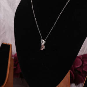 จี้รูปแมวสั่งทำได้พร้อมลูกแพร์สีชมพูในห้องทดลองที่ทำจากเพชรที่18KT สีทองล้วนใช้ทุกโอกาสสำหรับเธอ - Product Image 3