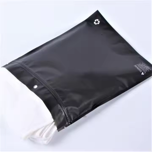 Sacs à fermeture éclair étanches en PE CPE givré blanc mat personnalisé pour l'emballage de vêtements et de chaussures avec logo personnalisé - Product Image 3