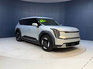 OFFRE SPÉCIALE! Véhicule d'occasion aux enchères chez le concessionnaire 2026 EV9Wind SUV AWD - Product Image 1