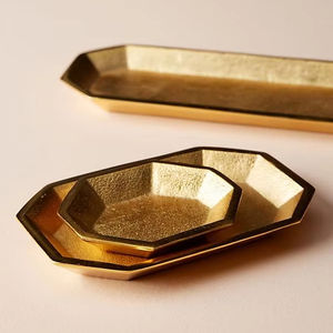 Elegante bandeja de servicio de metal Premium con pulido brillante, ideal para mesas de comedor con estilo, cocinas modernas y necesidades de decoración del hogar - Product Image 1