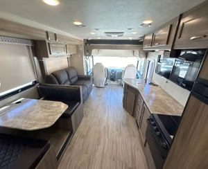 Camping-car/Caravane de voyage CLEAN d'occasion 2019 2020 2021 Entegra Coach Vision 31V - Product Image 3