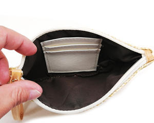 Sac à main en paille tressée fait main avec logo personnalisé et fermeture éclair pour femme, idéal pour l'été, la plage, les voyages, et comme sacoche décontractée pour téléphone portable - Product Image 6