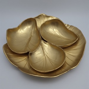 Elegante Servidor de frutas secas de aluminio y vidrio con diseño de triple hoja Acabado en oro antiguo Artesano de lujo hecho para comedor decorativo - Product Image 3