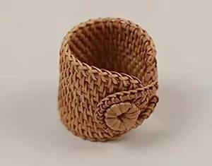 Rond de serviette élégant en rotin tissé à la main conçu pour les besoins de présentation de service de restaurant haut de gamme et de gastronomie - Product Image 6