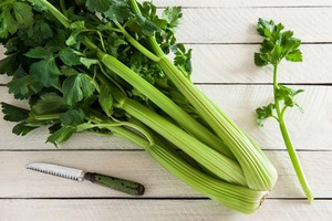 ขึ้นฉ่ายแห้งตามธรรมชาติ/คุณภาพระดับพรีเมียม/พร้อมใช้งาน/เป็นกลุ่ม/บรรจุภัณฑ์เกรดส่งออก - Product Image 2