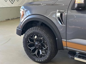Pick-up Ford F-150 Raptor d'occasion gris, 4x4, cabine double, véhicule utilitaire tout-terrain - Product Image 2