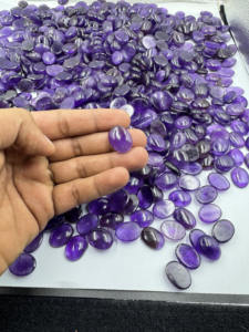 Cabujón de amatista púrpura de alta calidad, forma ovalada suave, cristal de zafiro Natural tratado térmicamente para la fabricación de joyas, venta al por mayor suelta - Product Image 2