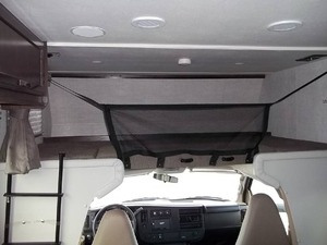 Camping-car familial de luxe Gulf Stream 2023 blanc Euro 5 pour 4-6 personnes, occasion, four à micro-ondes, sol en acrylique - Product Image 2